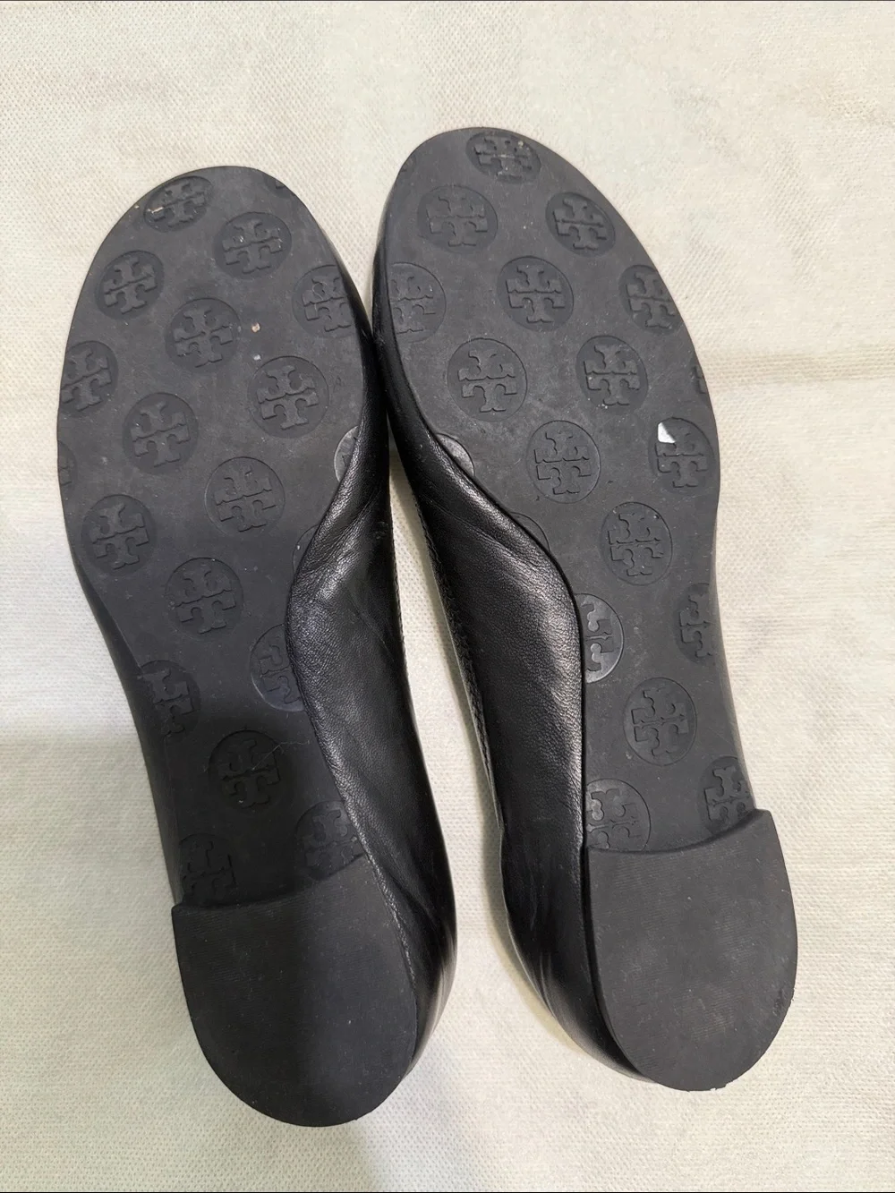 Tory Burch Reva Ballet Flats Classic Leather Metal Gold Logo medallion.